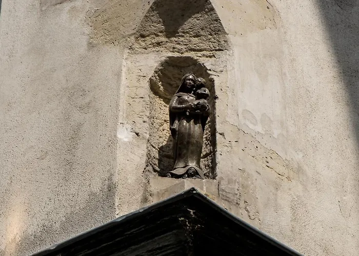 シャルル V ホテル 4*