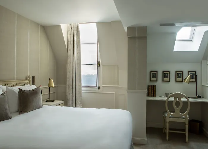 シャルル V 4* パリ