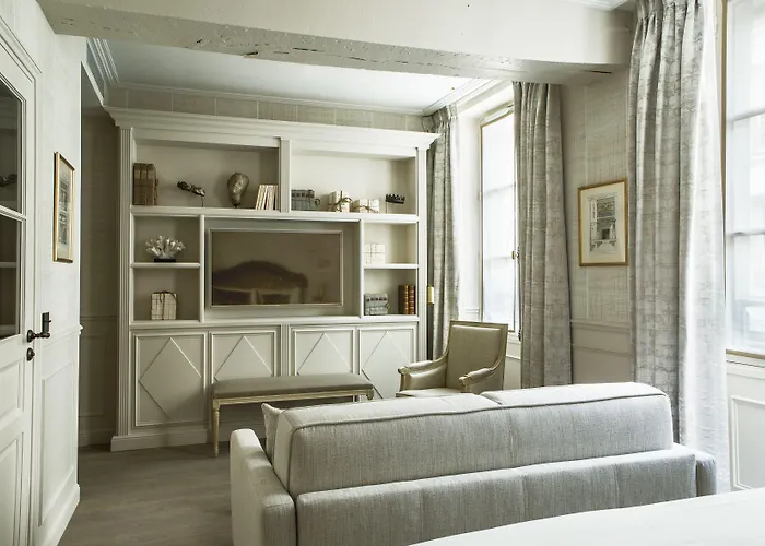 シャルル V ホテル