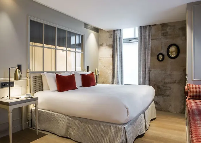 シャルル V ホテル パリ