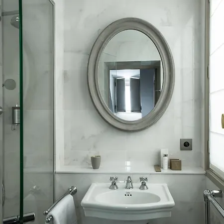 Hotel Charles V Paris