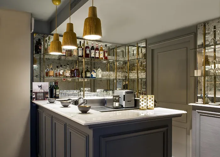 Hotel Charles V Paris