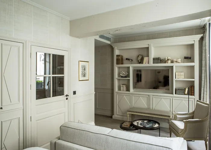 Hotel Charles V Paris