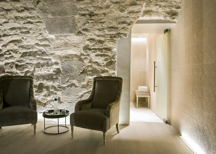 Hotel Charles V Paris