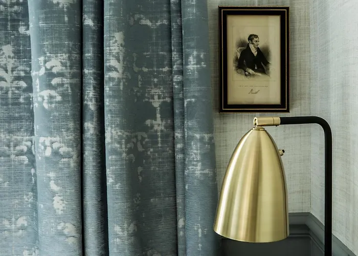 Hotel Charles V Paris